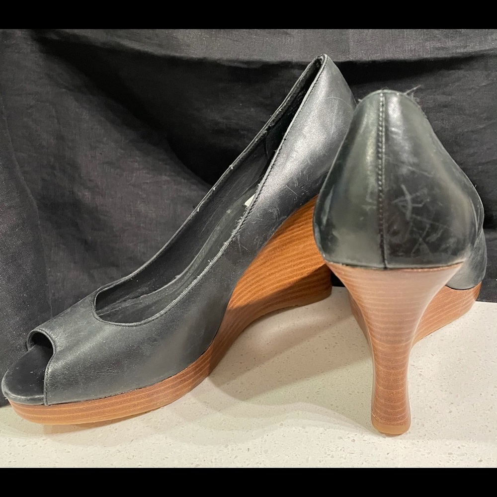 Steve Madden black leather wedges